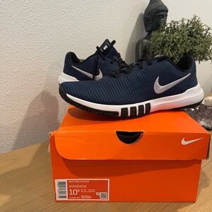 Nike Flex Control TR4 in Midnight Navy and Metallic Silver
